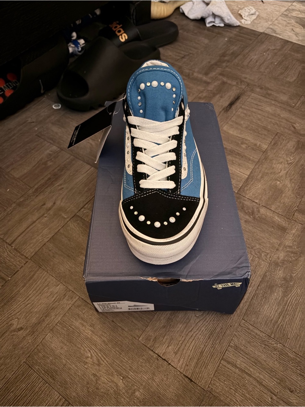 Vans men Old Skool Blue & Black Studded Sneakers